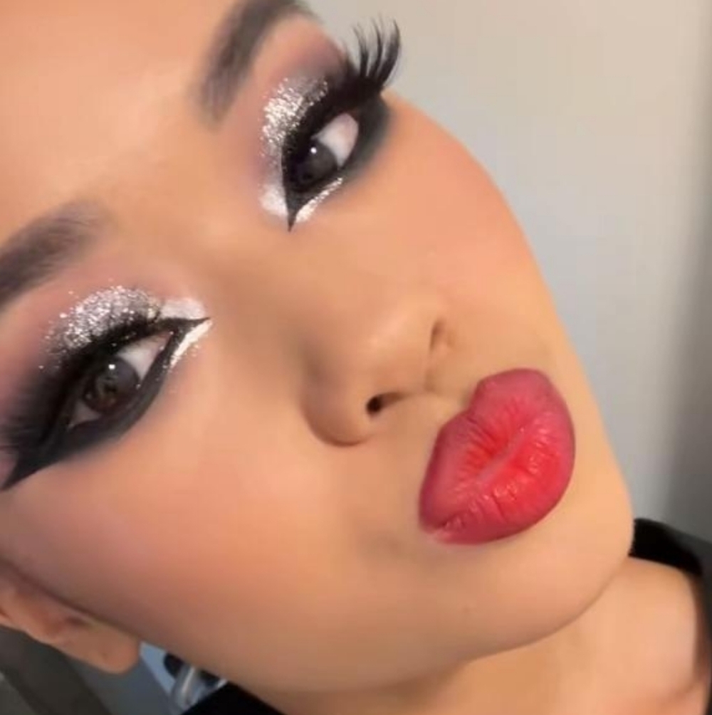 NARS Ravishing Red Matte Lipstick - Picture 4 of 17